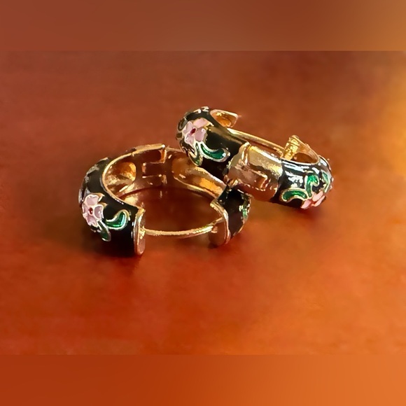 Vintage-inspired Black Floral Boho enamel hoop earrings for pierced ears - Picture 4 of 7